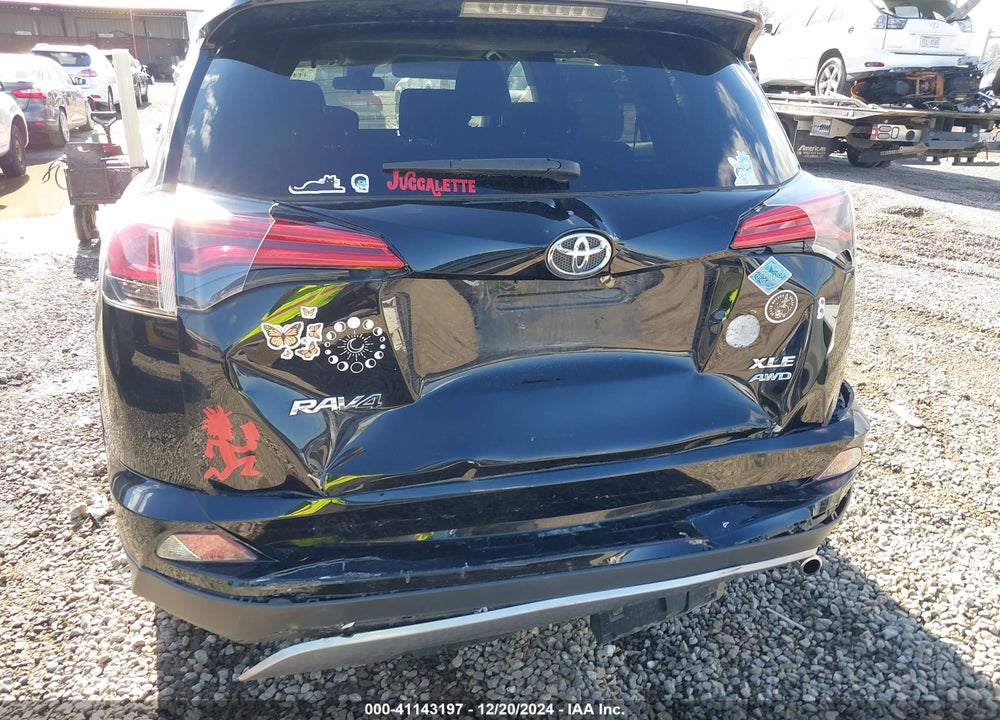 2018 TOYOTA RAV4 XLE VIN: 2T3RFREV9JW705732