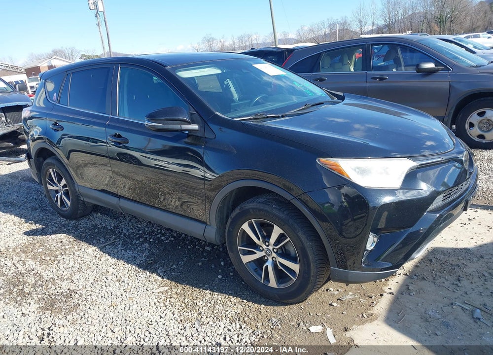 2018 TOYOTA RAV4 XLE VIN: 2T3RFREV9JW705732
