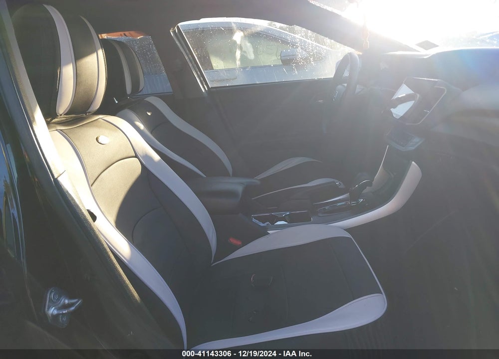2015 HONDA ACCORD EX VIN: 1HGCR2F70FA105077