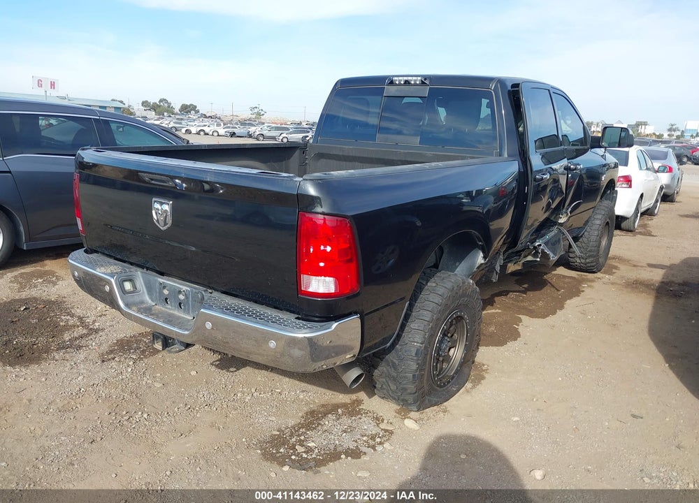 2017 RAM 2500 BIG HORN 4X4 6'4 BOX VIN: 3C6UR5DL9HG630574