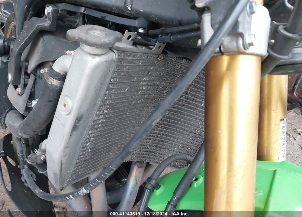 2004 KAWASAKI NINJA ZX 10R VIN: JKAZXCC1X4A015172