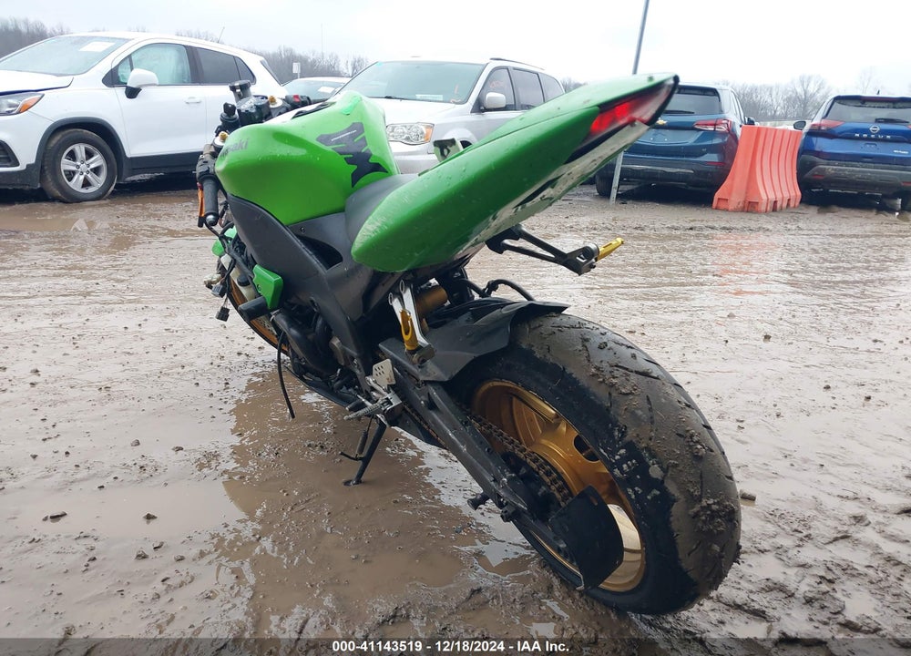 2004 KAWASAKI NINJA ZX 10R VIN: JKAZXCC1X4A015172