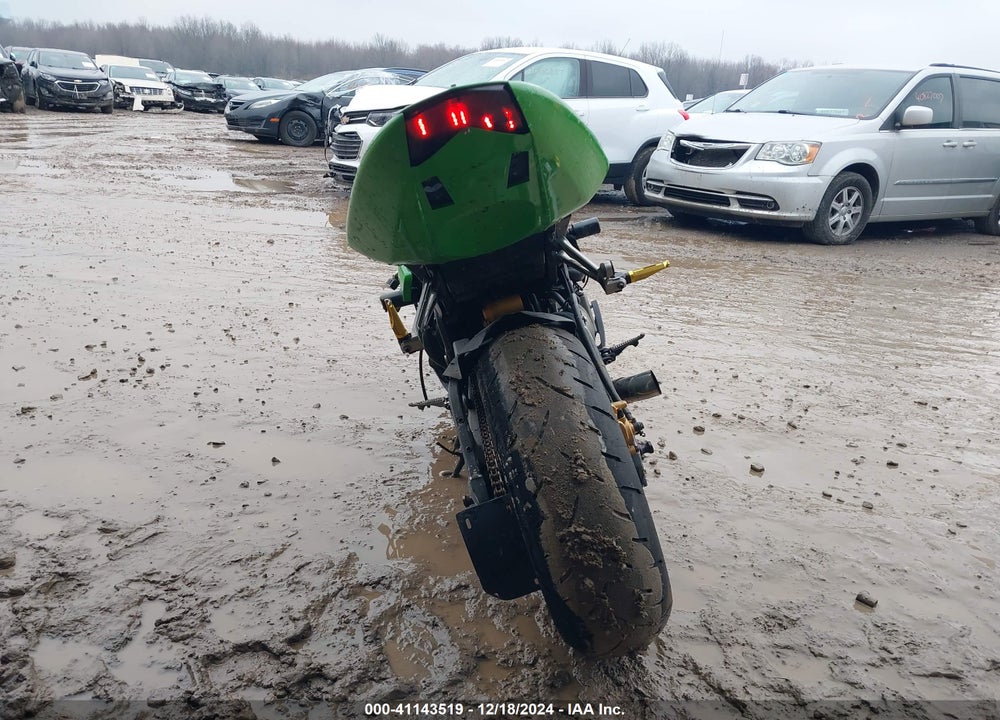 2004 KAWASAKI NINJA ZX 10R VIN: JKAZXCC1X4A015172