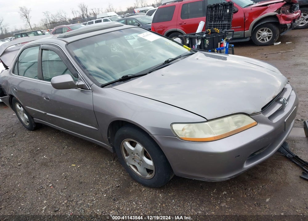 2000 HONDA ACCORD 3.0 EX VIN: 1HGCG1657YA099201
