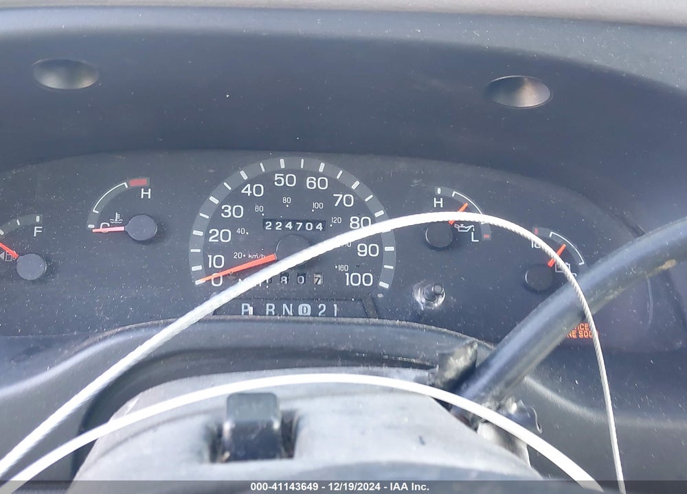 1999 FORD E-350 SUPER DUTY XL/XLT VIN: 1FBSS31L2XHA89485