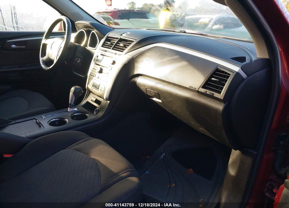 2011 CHEVROLET TRAVERSE VIN: 1GNKRGED2BJ262075