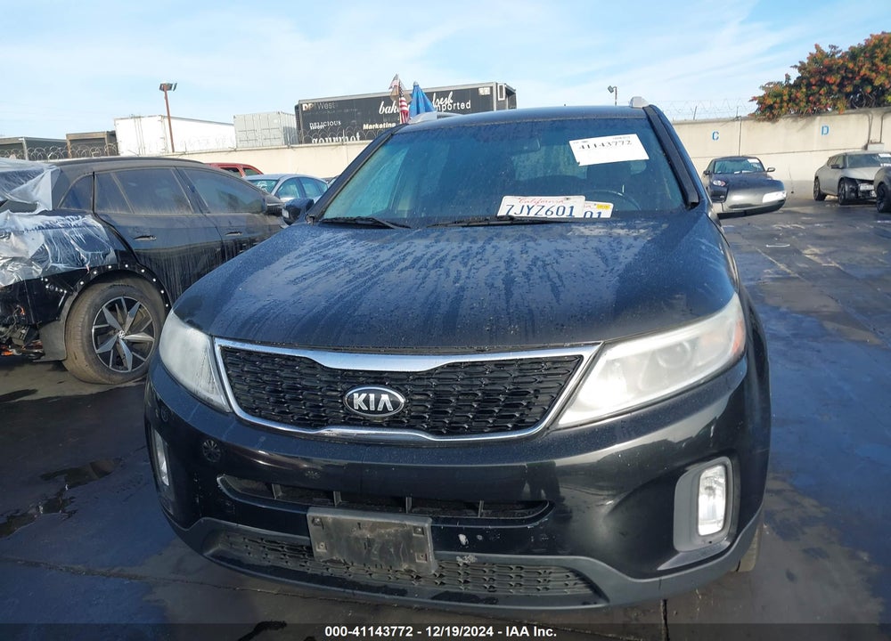 2015 KIA SORENTO LX VIN: 5XYKT4A68FG653639