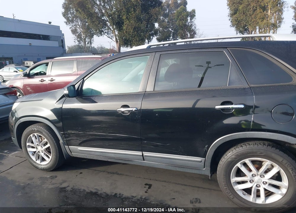 2015 KIA SORENTO LX VIN: 5XYKT4A68FG653639