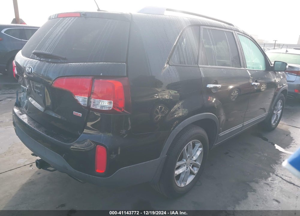 2015 KIA SORENTO LX VIN: 5XYKT4A68FG653639