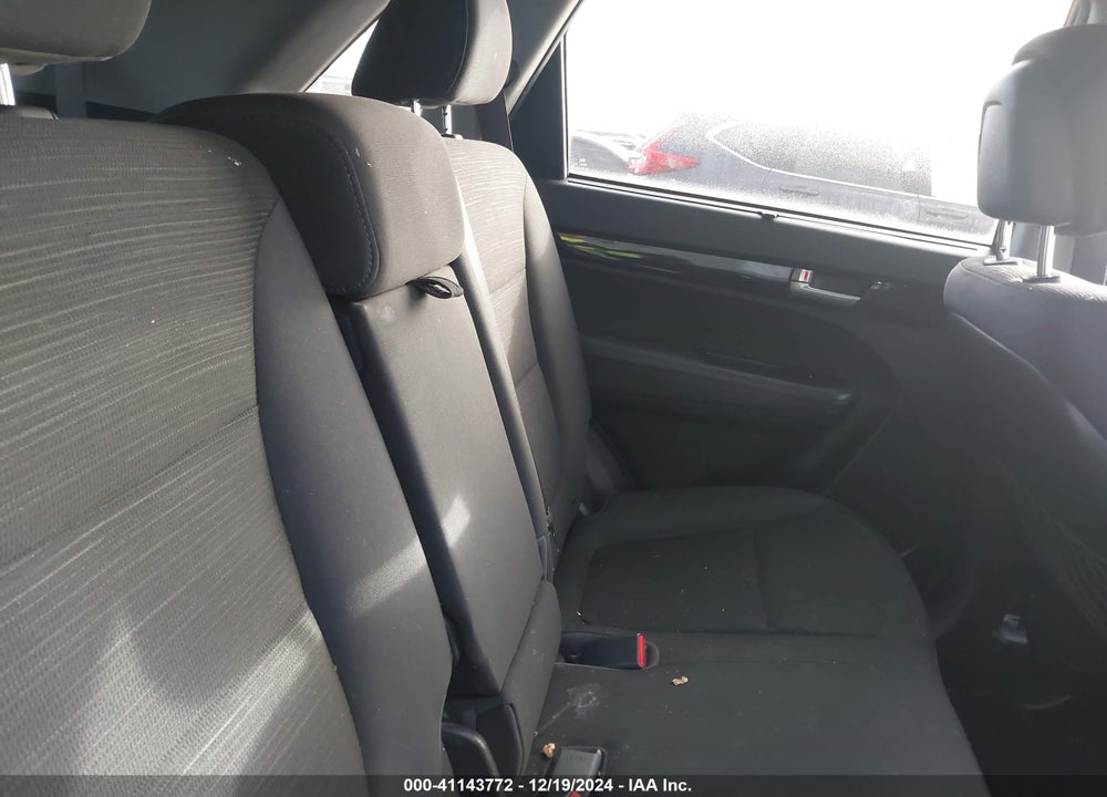 2015 KIA SORENTO LX VIN: 5XYKT4A68FG653639