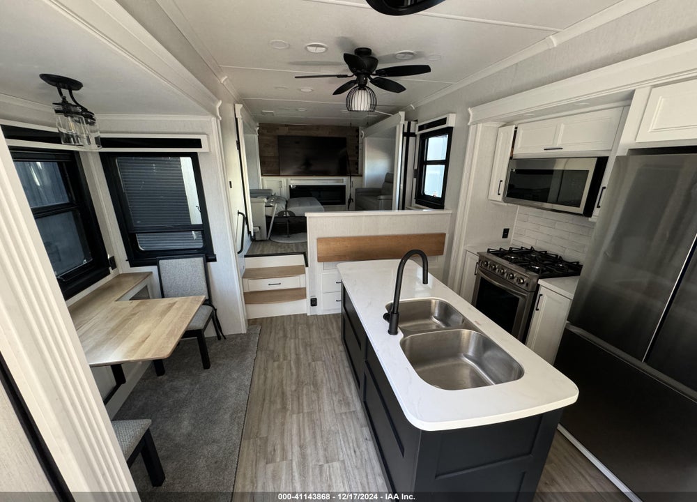 2023 FOREST RIVER RIVERSTONE LEGACY 419RD VIN: 4X4FRS830P0003575
