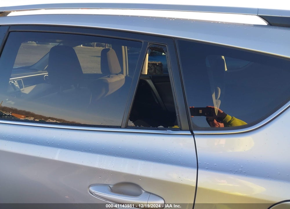 2015 TOYOTA RAV4 LE VIN: 2T3BFREV2FW275115