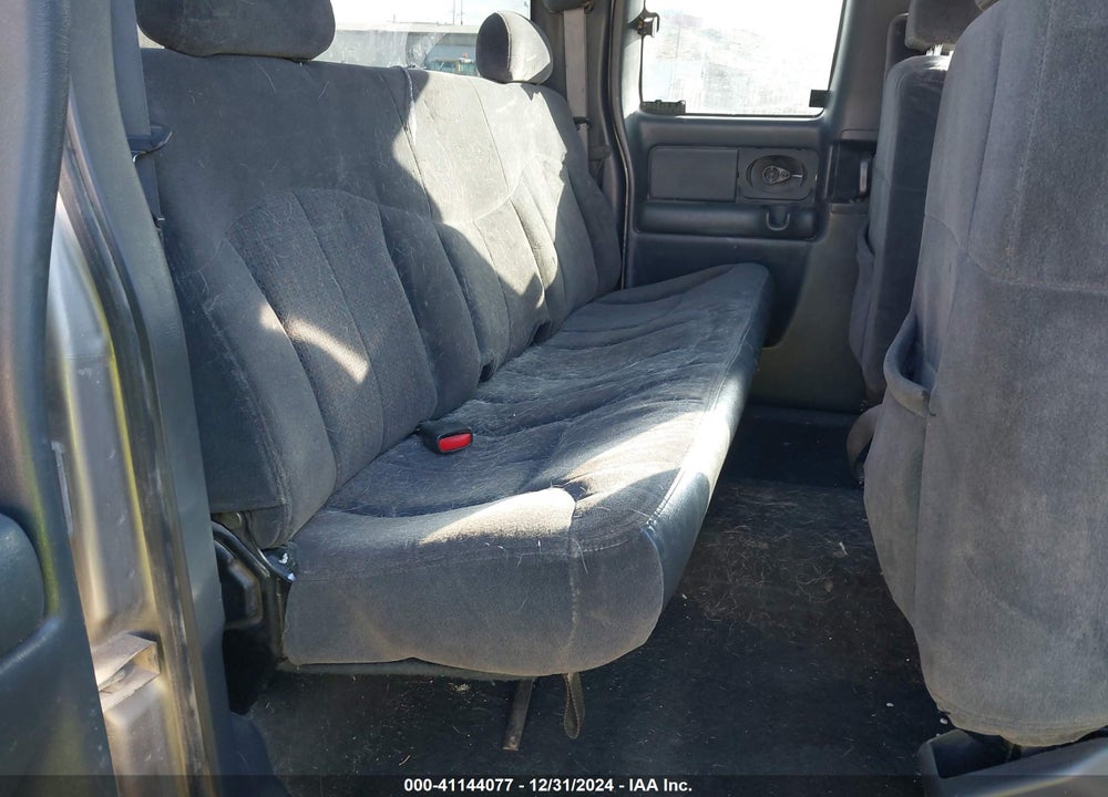 2001 CHEVROLET SILVERADO 1500 LS VIN: 1GCEK19V71E152088