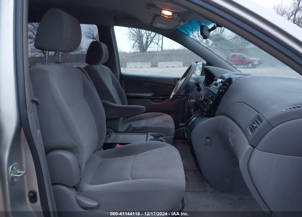 2005 TOYOTA SIENNA LE VIN: 5TDZA23C45S298689