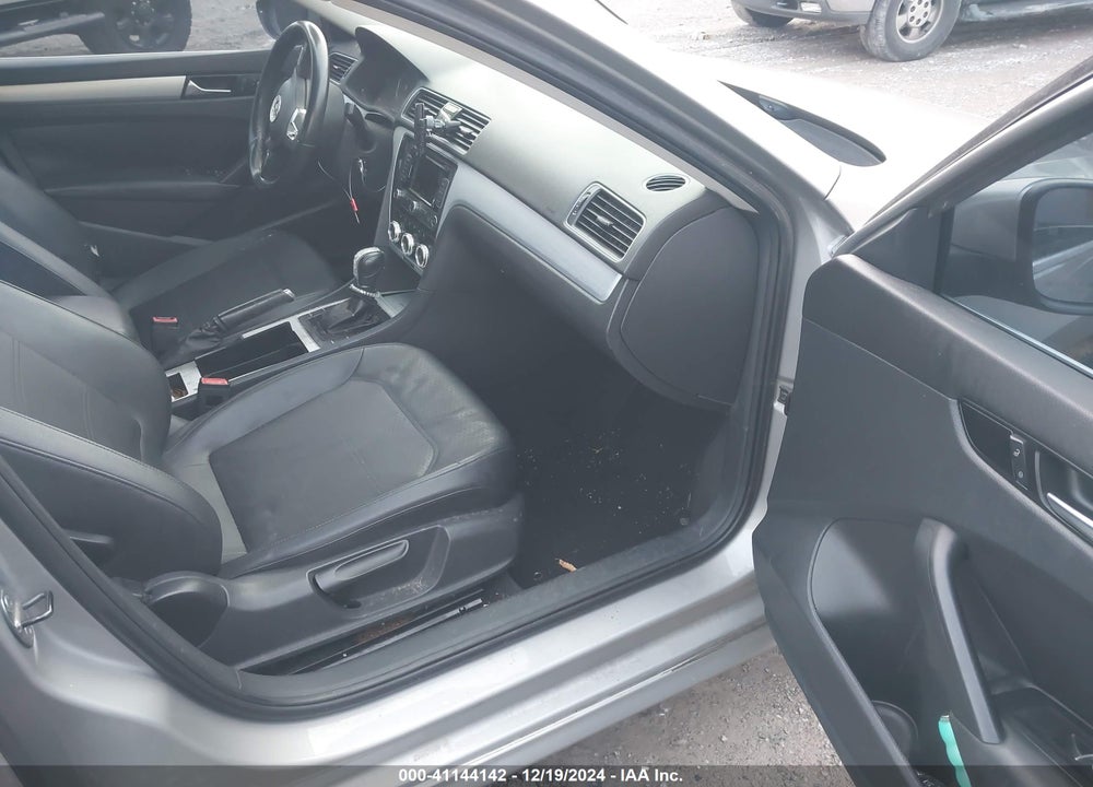 2012 VOLKSWAGEN PASSAT 2.5L SE VIN: 1VWBP7A3XCC084365