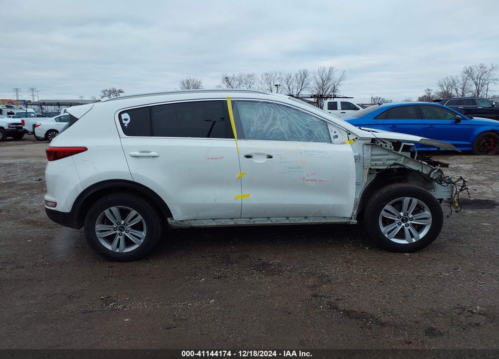 2018 KIA SPORTAGE LX VIN: KNDPMCAC4J7326034