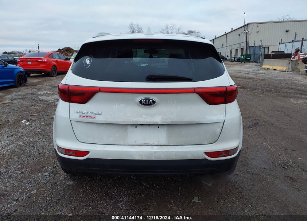 2018 KIA SPORTAGE LX VIN: KNDPMCAC4J7326034