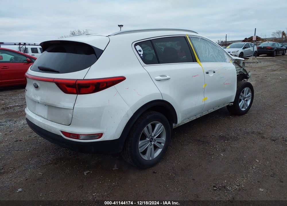 2018 KIA SPORTAGE LX VIN: KNDPMCAC4J7326034