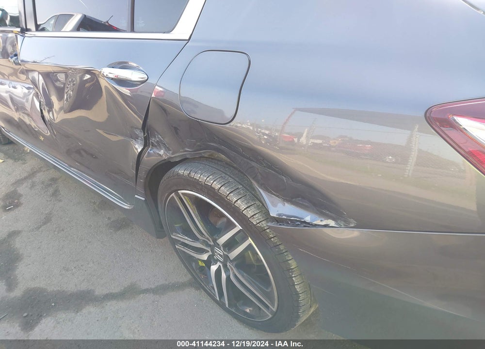 2017 HONDA ACCORD VIN: 1HGCR2F56HA212782