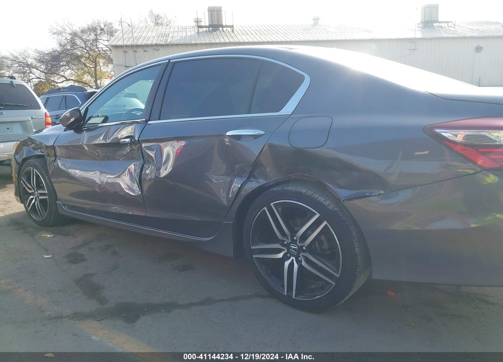 2017 HONDA ACCORD VIN: 1HGCR2F56HA212782