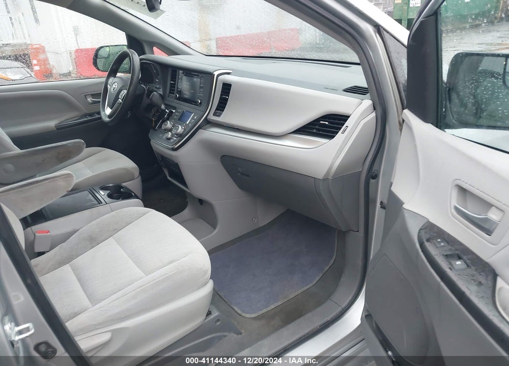 2019 TOYOTA SIENNA LE 8 PASSENGER VIN: 5TDKZ3DC1KS009097