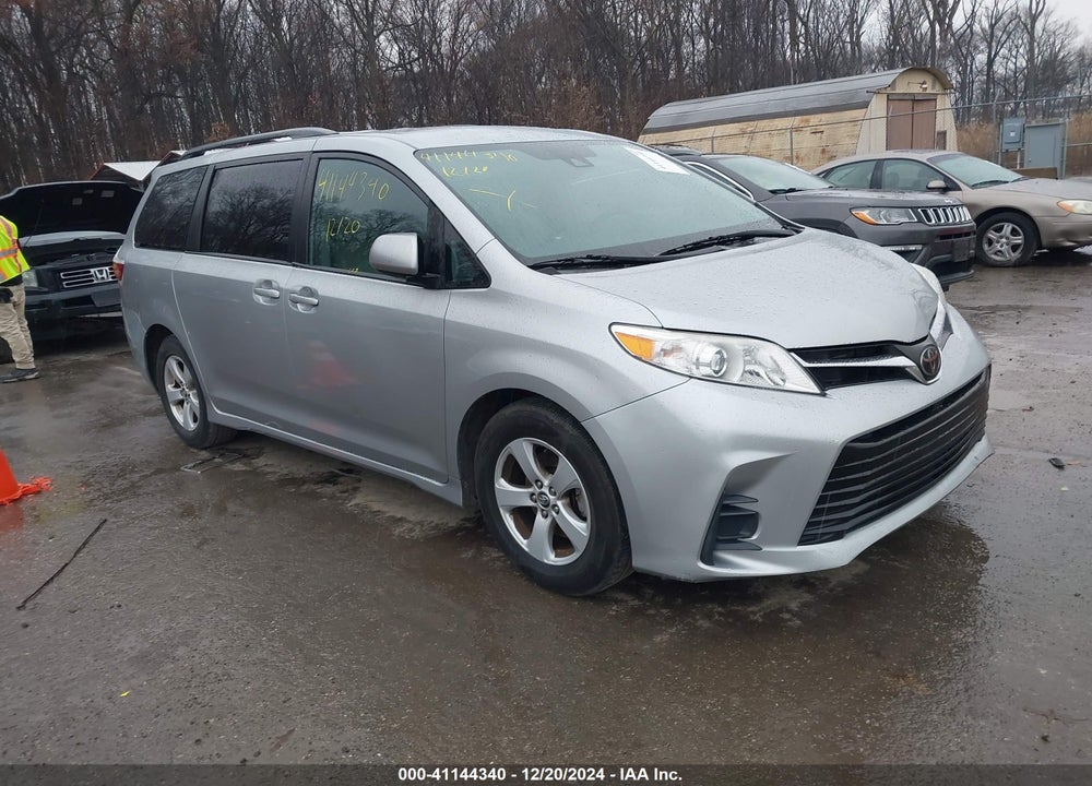 2019 TOYOTA SIENNA LE 8 PASSENGER VIN: 5TDKZ3DC1KS009097
