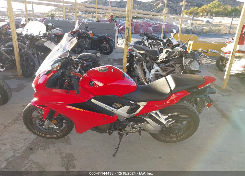 2014 HONDA VFR800 F VIN: JH2RC7911EK000854