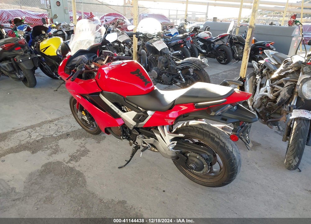 2014 HONDA VFR800 F VIN: JH2RC7911EK000854