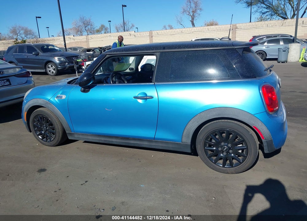 2015 MINI HARDTOP COOPER S VIN: WMWXP7C51F2A36920