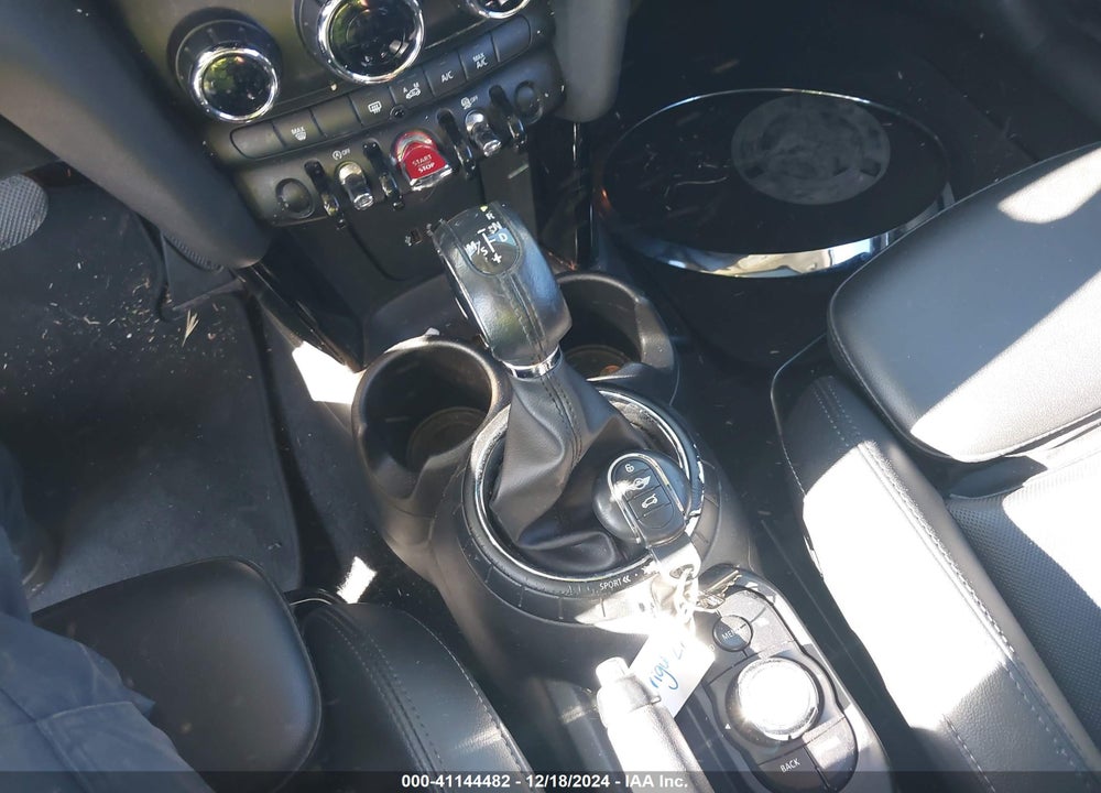 2015 MINI HARDTOP COOPER S VIN: WMWXP7C51F2A36920