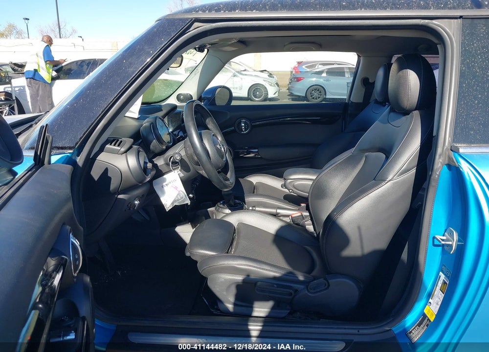 2015 MINI HARDTOP COOPER S VIN: WMWXP7C51F2A36920