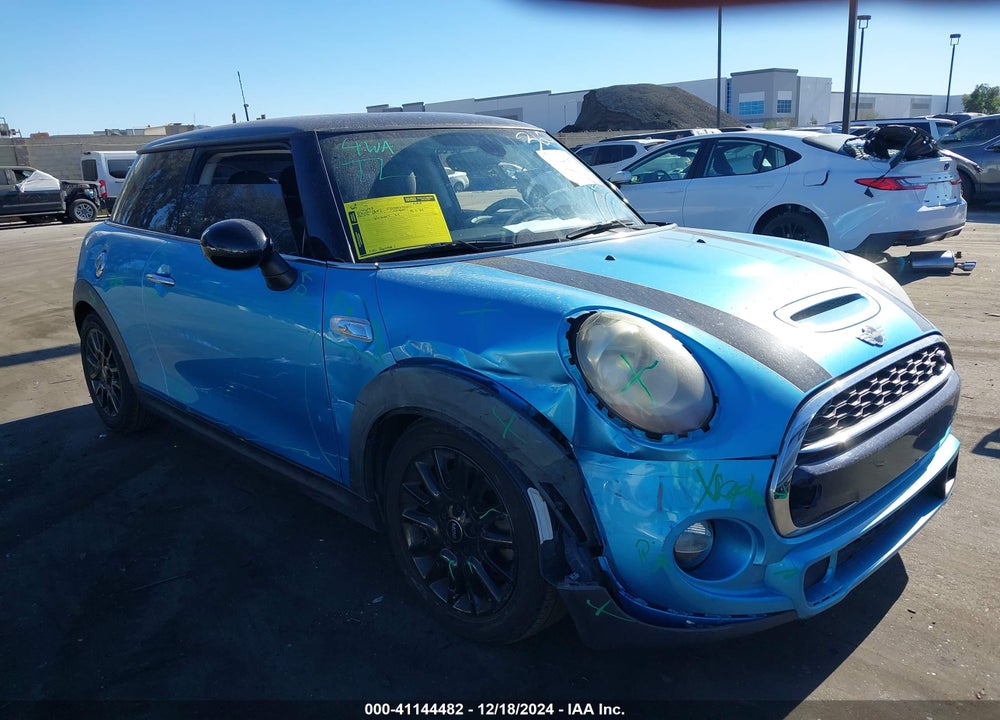 2015 MINI HARDTOP COOPER S VIN: WMWXP7C51F2A36920