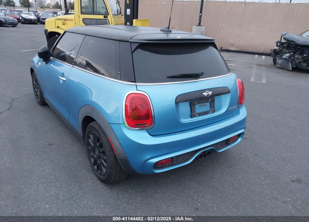 2015 MINI HARDTOP COOPER S VIN: WMWXP7C51F2A36920