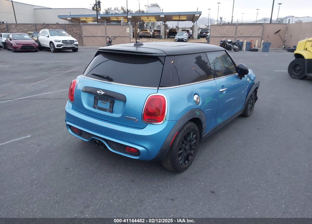 2015 MINI HARDTOP COOPER S VIN: WMWXP7C51F2A36920
