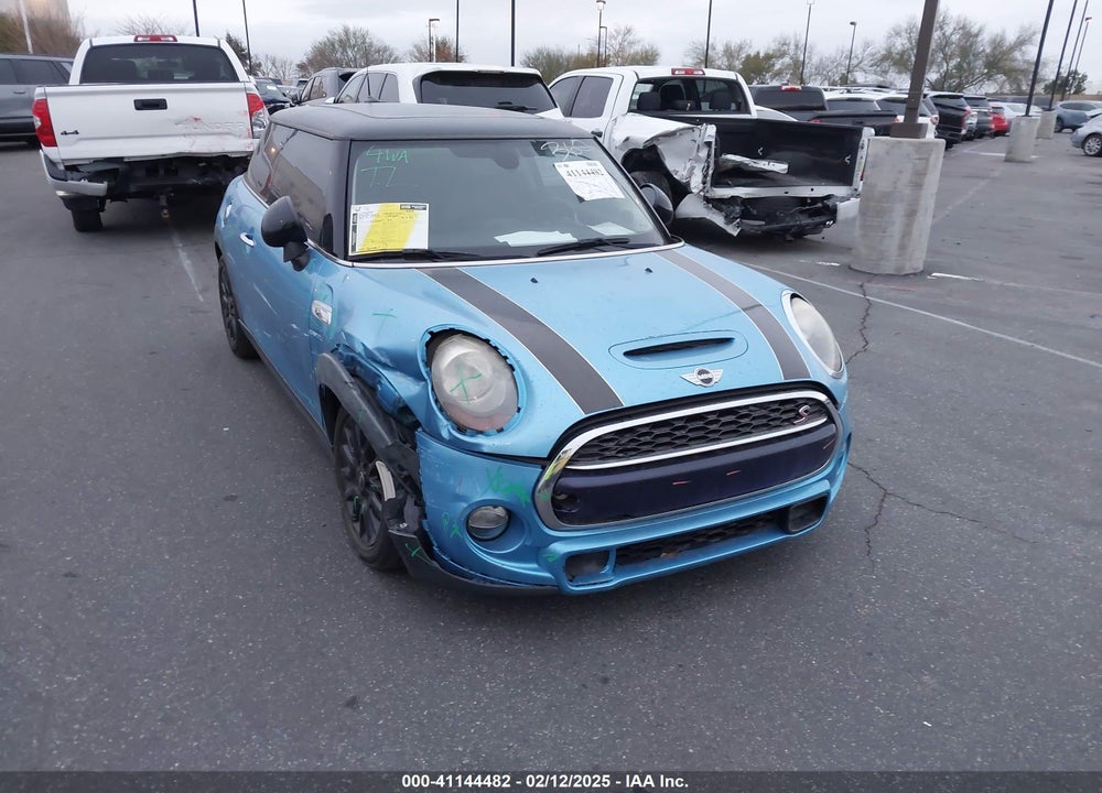 2015 MINI HARDTOP COOPER S VIN: WMWXP7C51F2A36920