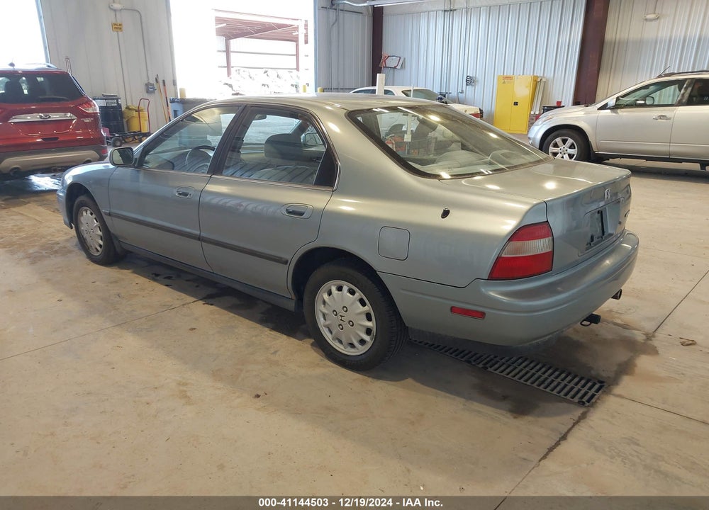 1995 HONDA ACCORD LX/EX VIN: 1HGCD5637SA127469