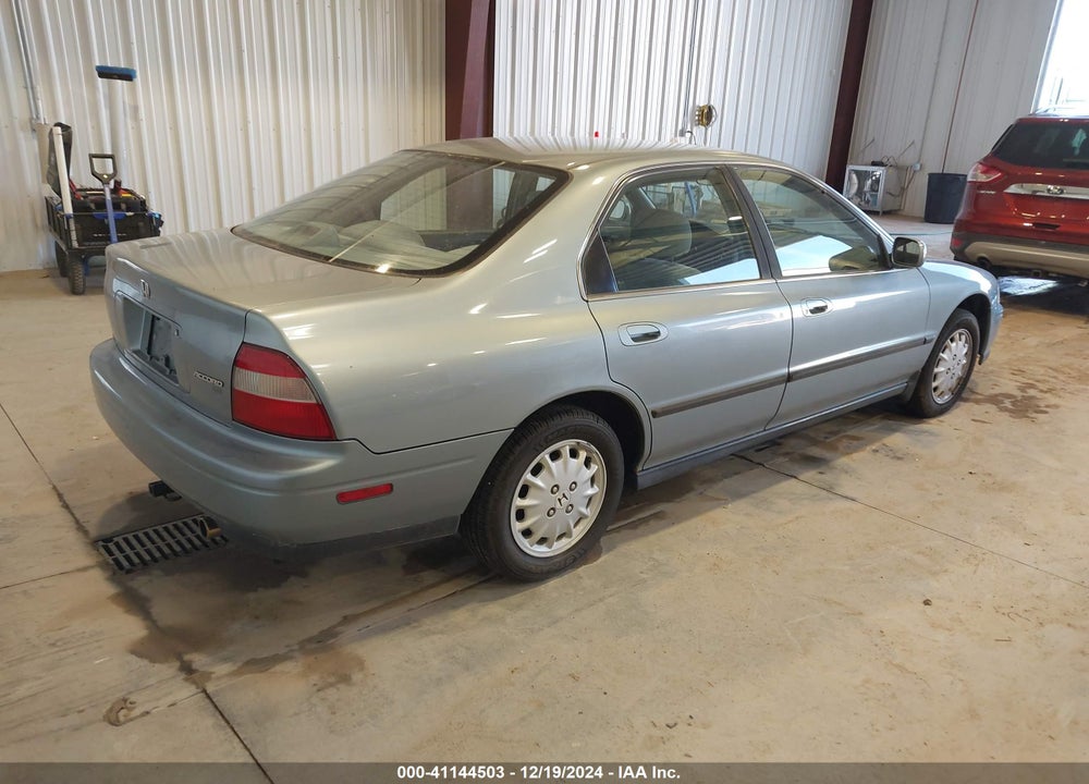 1995 HONDA ACCORD LX/EX VIN: 1HGCD5637SA127469