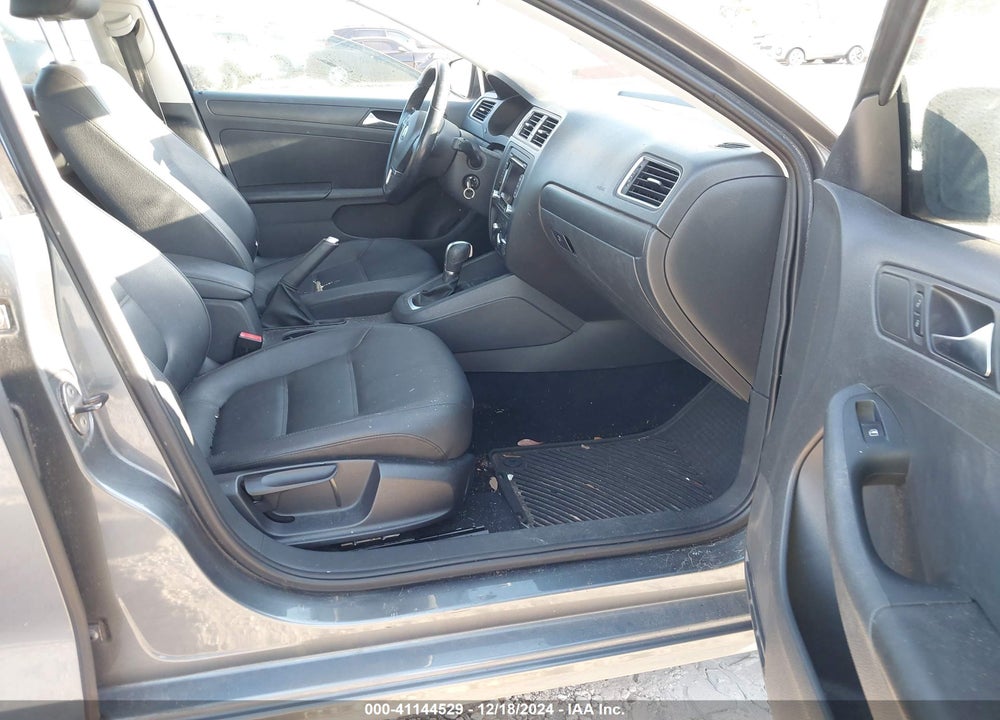 2011 VOLKSWAGEN JETTA 2.5L SE VIN: 3VWDZ7AJ5BM399041