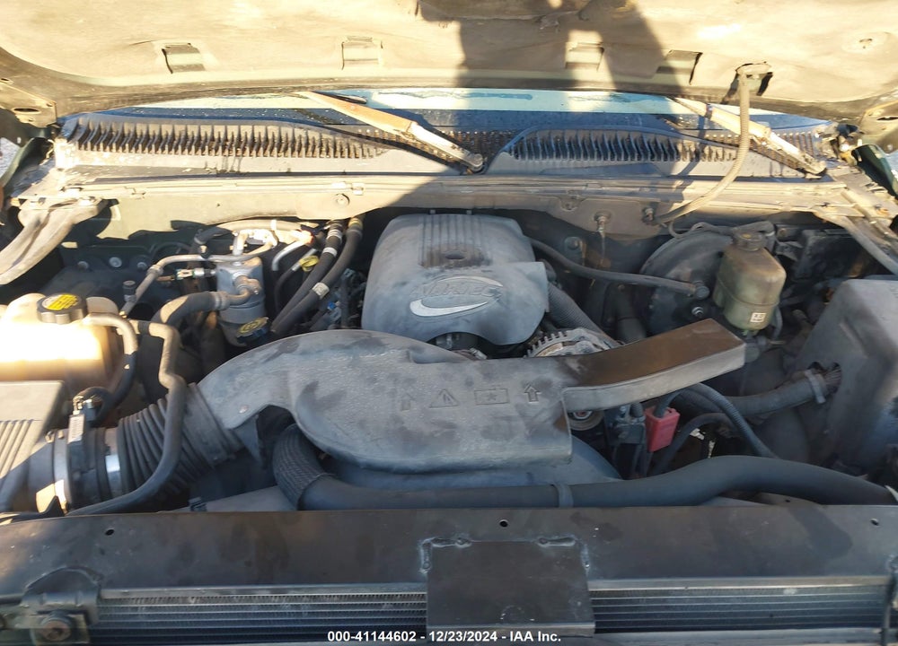 2001 CHEVROLET TAHOE LT VIN: 1GNEC13T21R114904