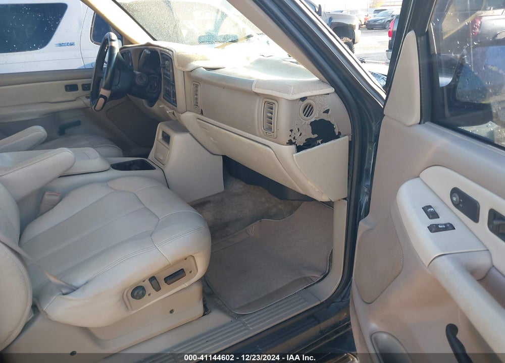 2001 CHEVROLET TAHOE LT VIN: 1GNEC13T21R114904