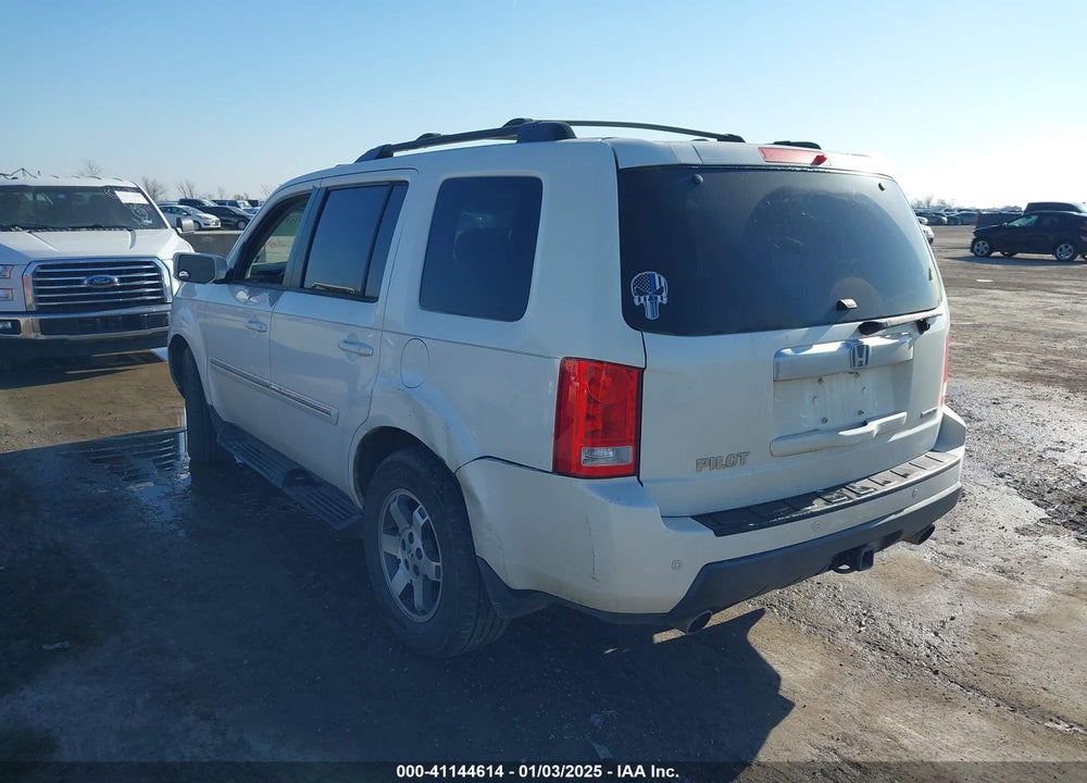 2011 HONDA PILOT TOURING VIN: 5FNYF3H99BB032374