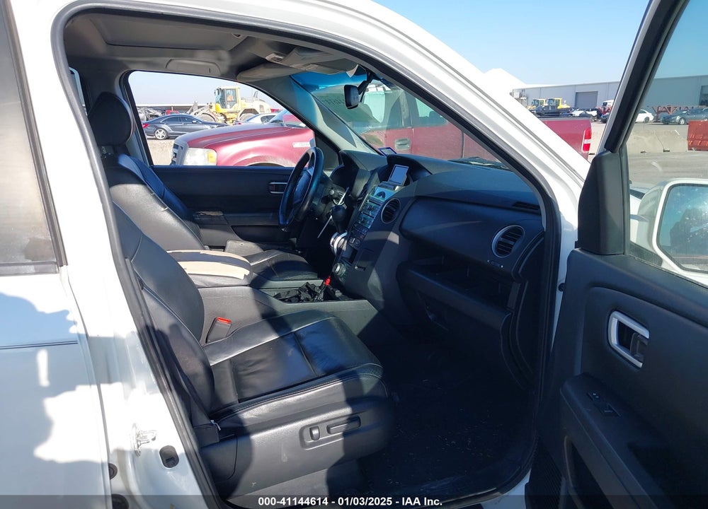 2011 HONDA PILOT TOURING VIN: 5FNYF3H99BB032374