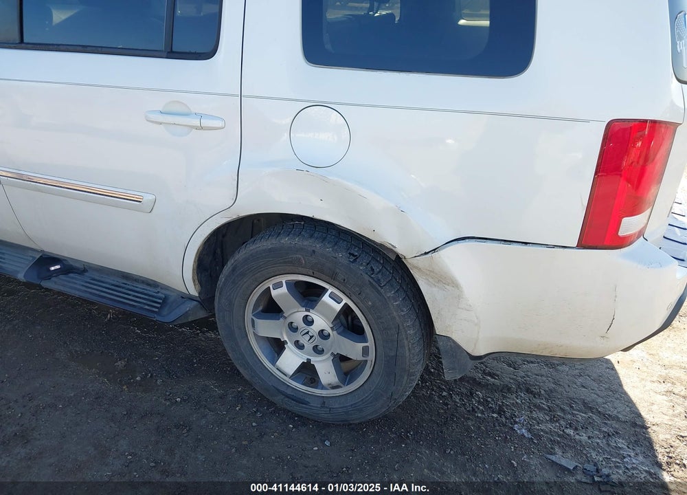2011 HONDA PILOT TOURING VIN: 5FNYF3H99BB032374