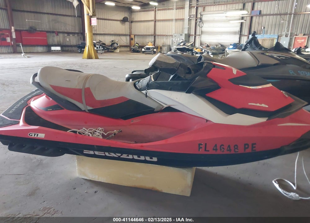 2011 BOMBARDIER SEA DOO  CANA VIN: YDV23184C111