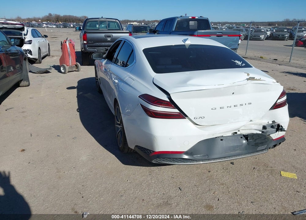 2022 GENESIS G70 2.0T RWD VIN: KMTG34TA7NU103998