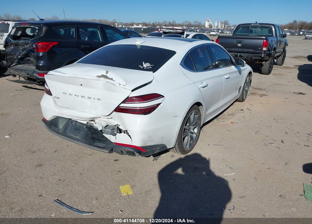 2022 GENESIS G70 2.0T RWD VIN: KMTG34TA7NU103998