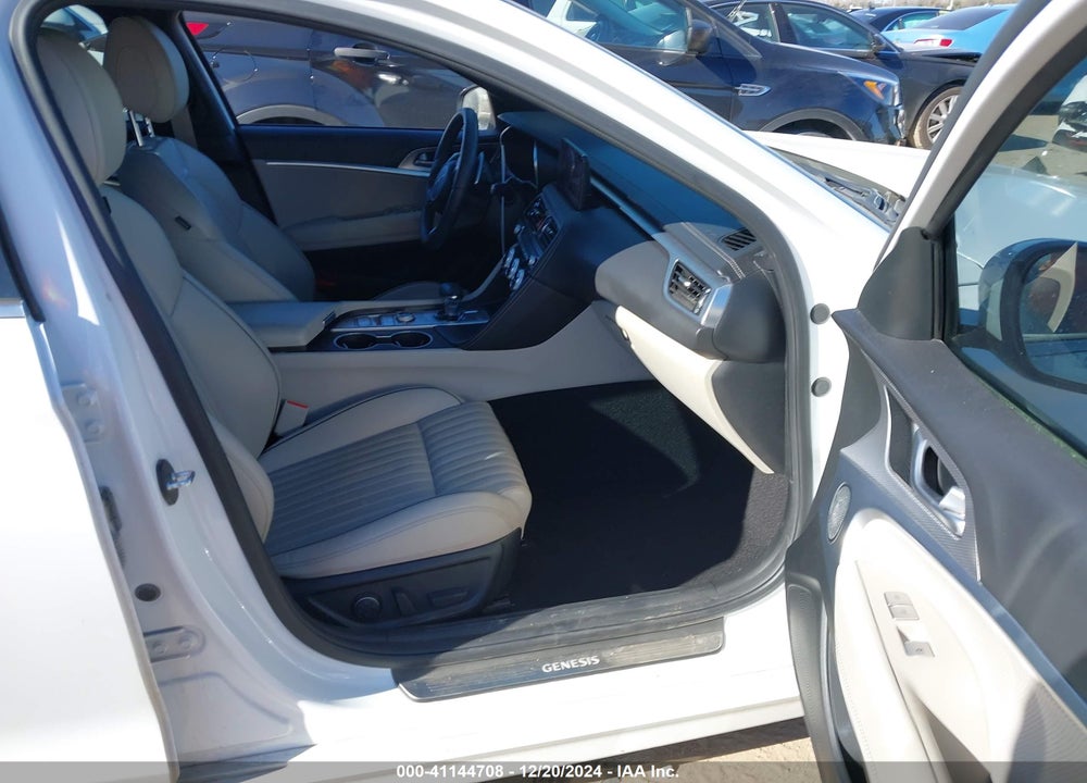 2022 GENESIS G70 2.0T RWD VIN: KMTG34TA7NU103998