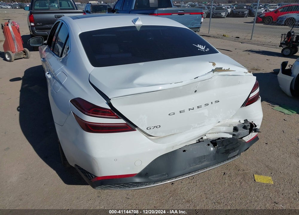 2022 GENESIS G70 2.0T RWD VIN: KMTG34TA7NU103998