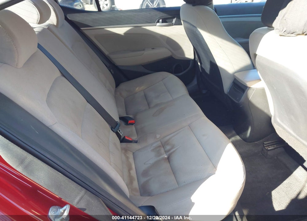 2018 HYUNDAI ELANTRA VIN: 5NPD84LFXJH371320