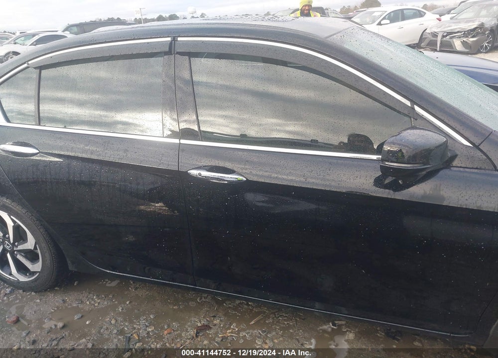 2017 HONDA ACCORD EX-L V6 VIN: 1HGCR3F81HA016782